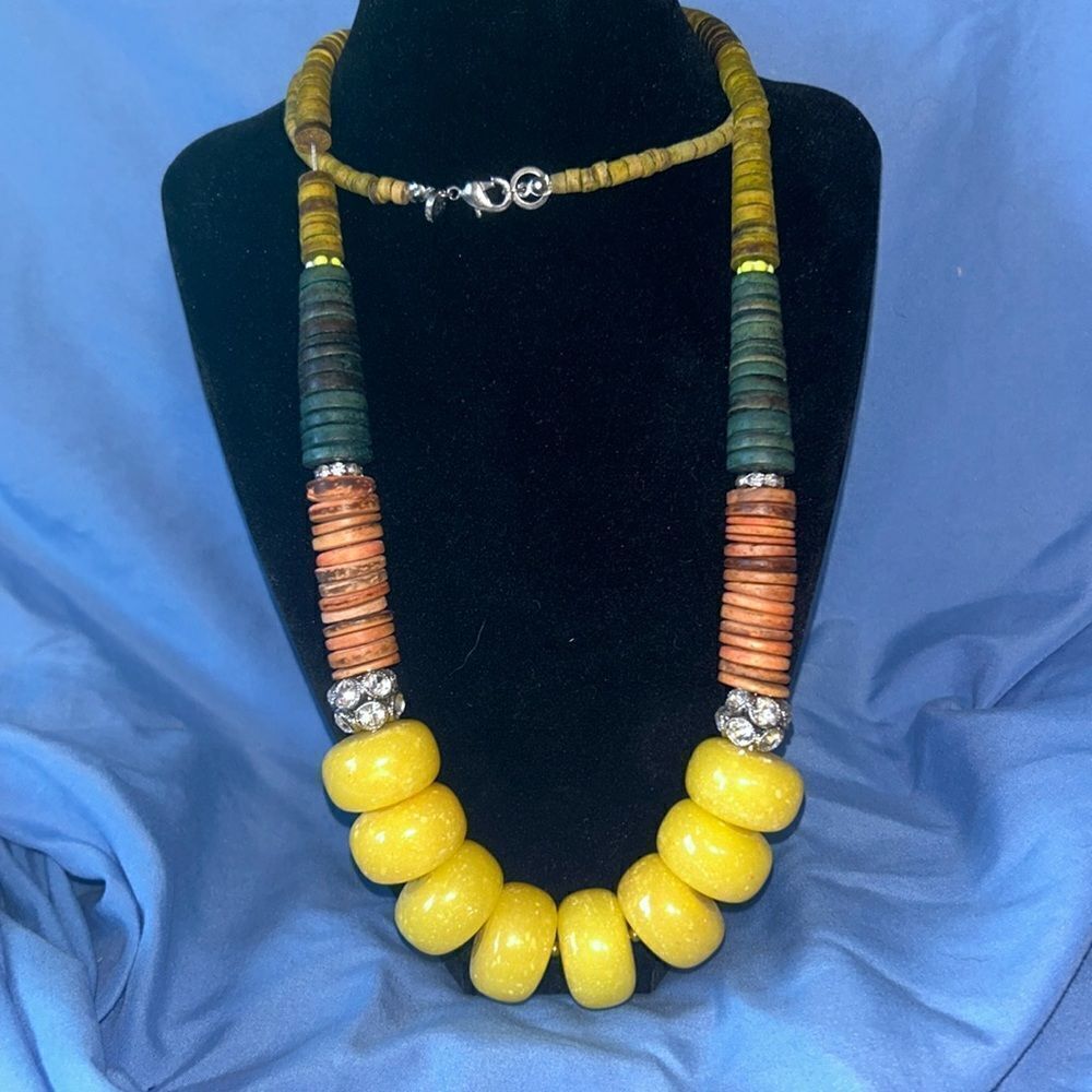 Long Loft yellow bead necklace